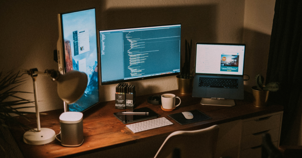 Praca zdalna czy w biurze – zalety i różnice